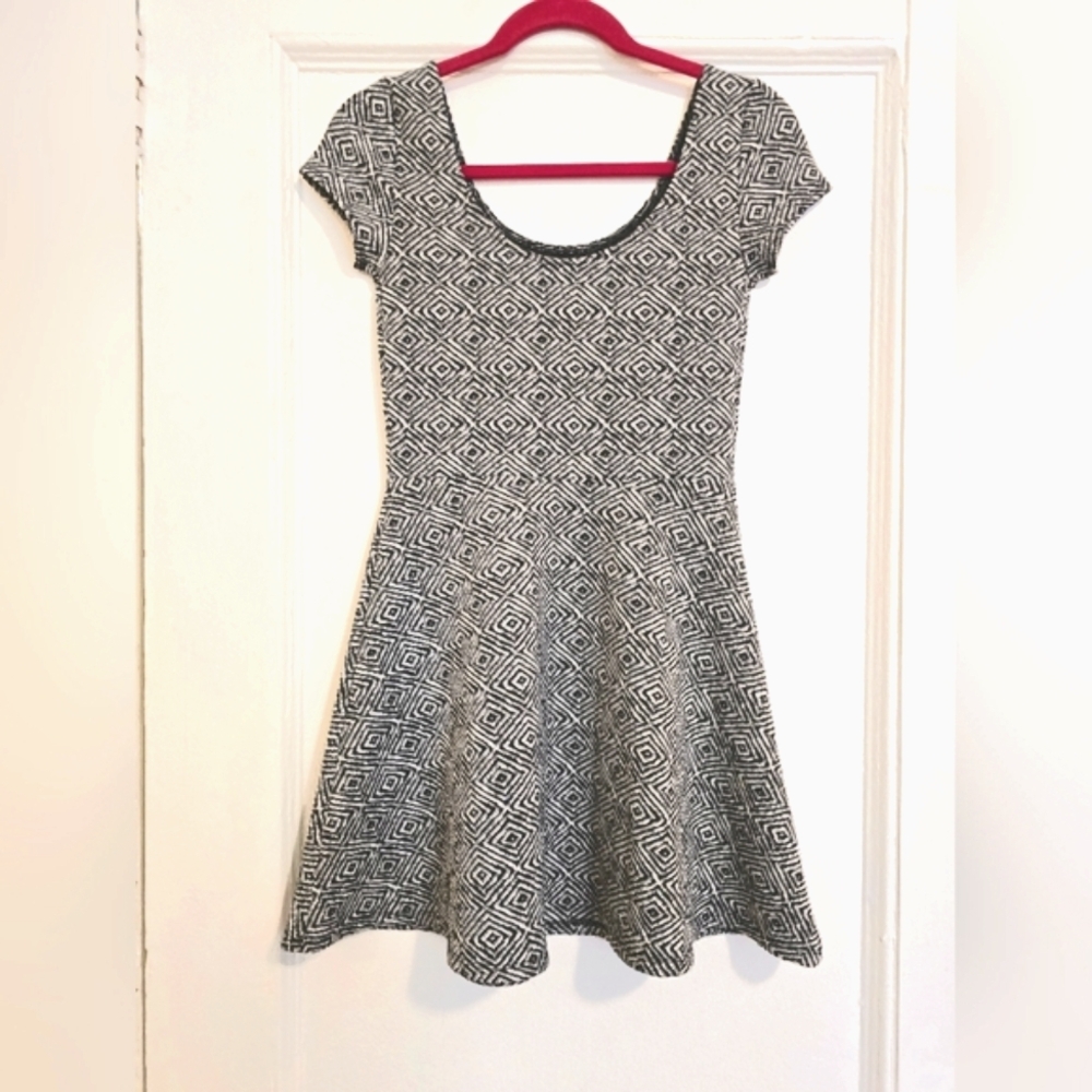 Aeropostale Black & White Geometric Fit & Flare Textured Dress | Size S/P